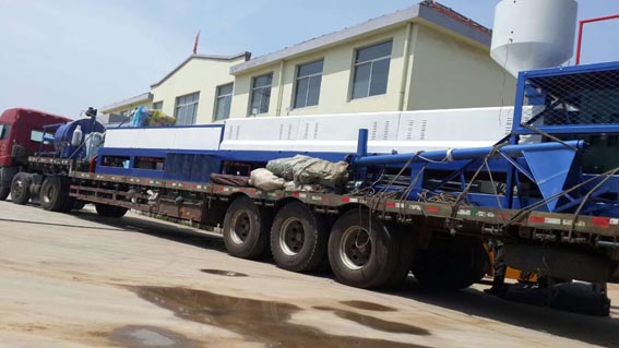 5月13日 潍坊 200大棚被珍珠棉发泡机发货 大棚被保温毡珍珠棉夹层生产线 装满17米大车