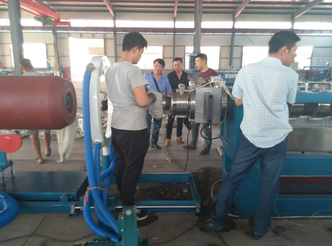 越南客户180珍珠棉发泡机成功试机 近期即将发往越南 越南客户180珍珠棉发泡机成功试机 近期即将发往越南